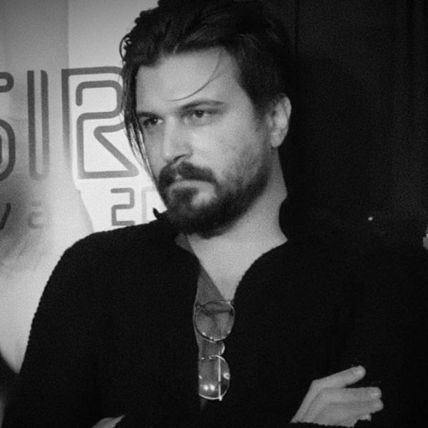 ISPLIVAO NOVI DETALJ! POKOJNI REDITELJ PRE SAMOUBISTVA OSTAVIO 2 TRAGA! Ovo je uradio pre nego što se ubio