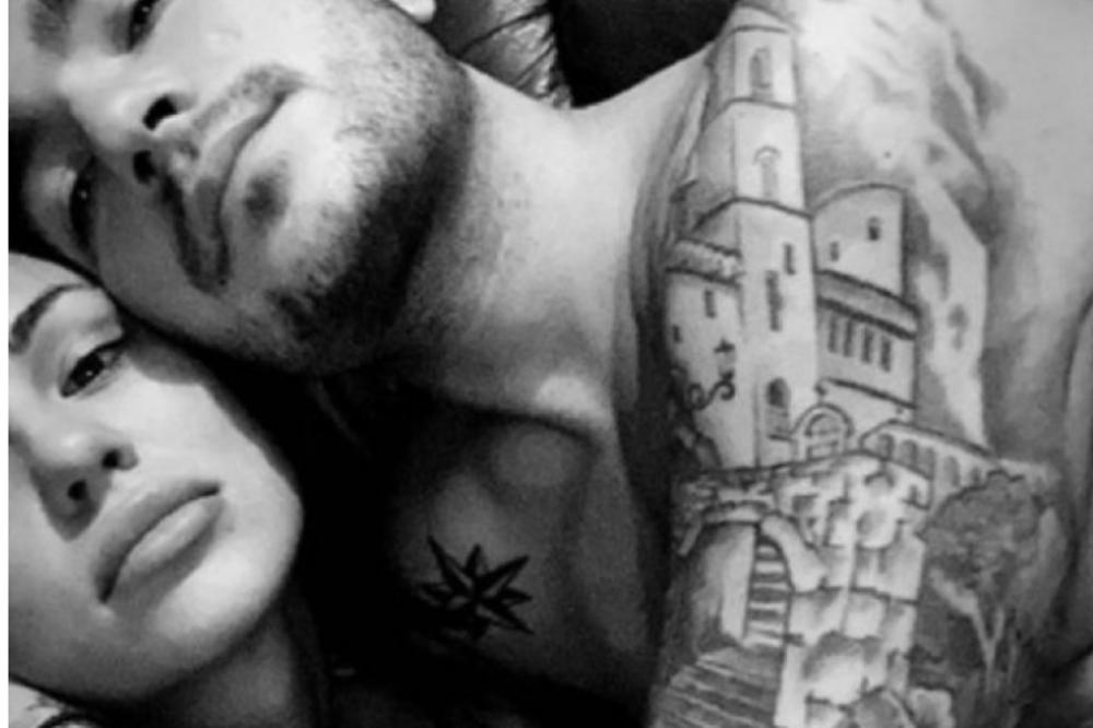 BOJANA RODIĆ OBJAVILA FOTKU GOLOG SINA GOCE BOŽINOVSKE! Svi mu gledaju telo, posebno ovaj deo