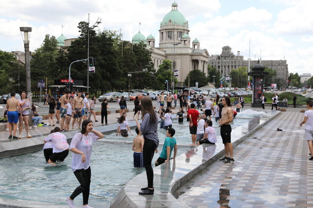 NAJVIŠE 100 ĐAKA U RESTORANU, BEZ IGRANJA NA PODIJUMU! Kako bi ovog proleća mogleda da izgledaju maturske večeri