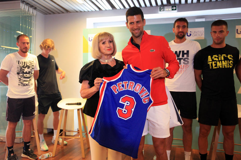 DRAŽENOVA MAJKA SE OGLASILA: Evo šta je rekla nakon vesti da Novak ima koronu!