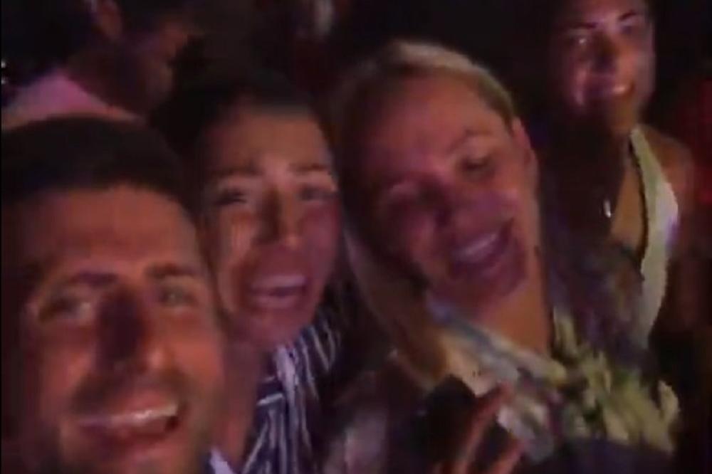 ĐOKOVIĆ SA DVE DEVOJKE NA NASTUPU HRVATSKOG PEVAČA: Boravak u Zadru je iskoristio i da uživa, ali bez Jelene!