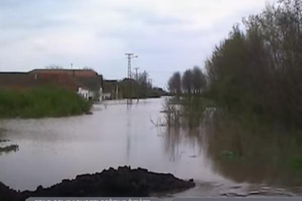 LJUDI IZ SELA JAŠA TOMIĆ SU 2005. U SEKUNDI IZGUBILI SVE: Poplave im uništile kuće, SADA IM PRETI NOVA OPASNOST