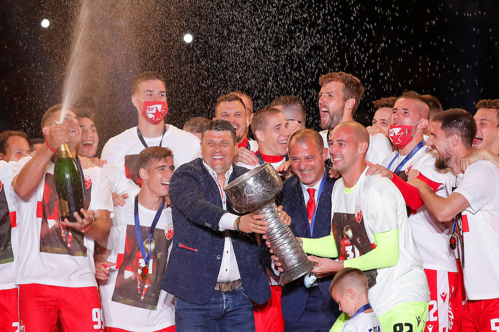 ZBOG BORJANOVOG GOVORA NA ŠAMPIONSKOJ PROSLAVI GOREĆE SRBIJA: Golman Zvezde isprozivao rivale pesmom Delija!