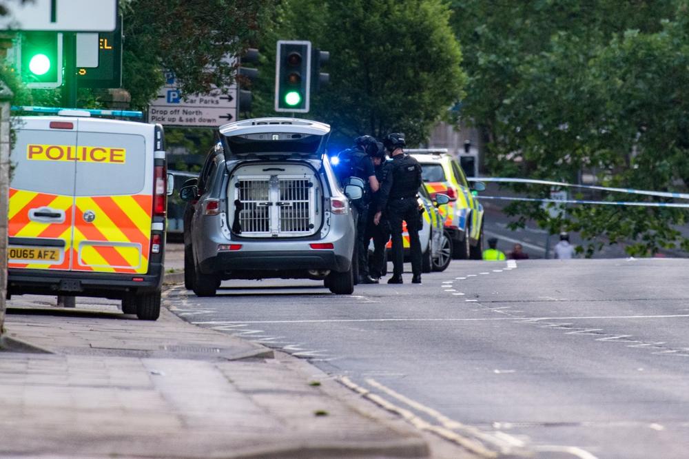 STRAVA I UŽAS U VELIKOJ BRITANIJI: Najmanje TROJE ubijenih u napadu u parku u Redingu (VIDEO)
