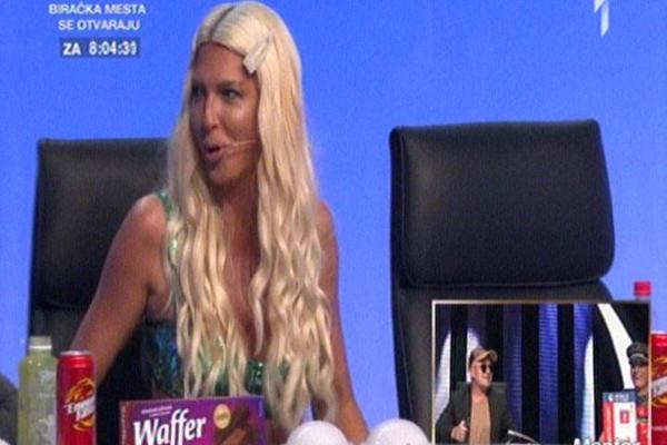 RASPAMETIO JE KARLEUŠU! Takmičar se skinuo i oduševio žene! (VIDEO)