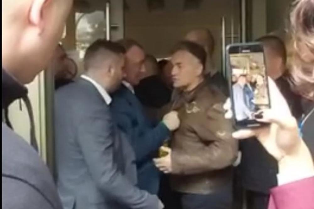 NECIVILIZOVANO I NASILNO SU PREKINULI SEDNICU! Novosadske demokrate podržale Lutovca, ogorčeni su