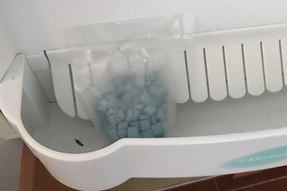 2 MOMKA OD PO 21 GODINU UHAPŠENA U BEOGRADU: Imali su KESE PUNE EKSTAZIJA, a uz ŠKORPION su krili JOŠ TOGA