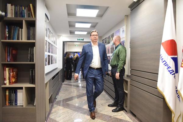 IZLAZNOST 28 % JE OK KAD BIRAJU FAJON, A NIJE 50 % KAD SNS dobije? Vučić je rekao šta mu je na umu!