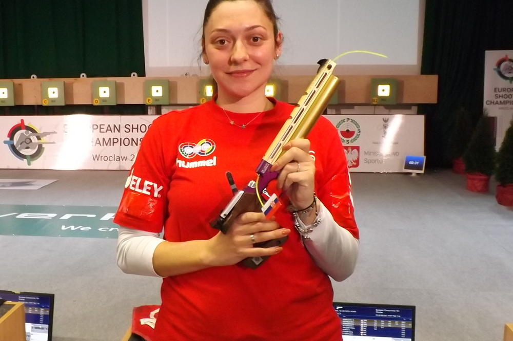 BOBANA UMRLA ZBOG KOMPLIKACIJA NA POROĐAJU: Lekar nije konstatovao preeklampsiju! NIJE NI VIDELA SVOJU BEBU!