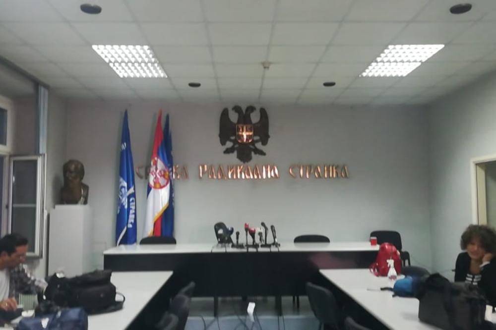 U ŠTABU RADIKALA 1 STVAR JE DRUGAČIJA NEGO U SVIM OSTALIM ŠTABOVIMA: Dobro obratite pažnju šta (FOTO)