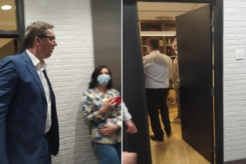 VUČIĆ JE UŠAO U SKRIVENU PROSTORIJU U ŠTABU SNS: Otvorio je vrata i videli smo da je ON VEĆ TAMO! (FOTO)