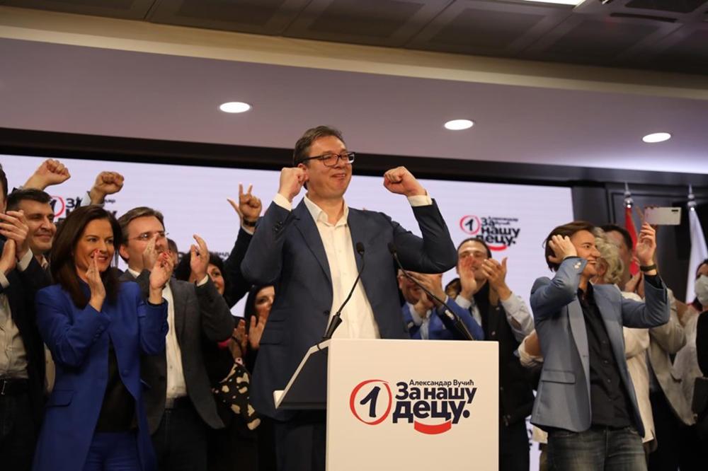 VUČIĆ JE PRE IZLASKA NA GOVORNICU OKAČIO FOTKU NA INSTAGRAMU: Jasno je sve sad! (FOTO)