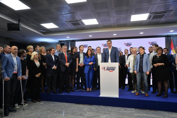 RUKOVODSTVO I MESNI ODBORI JS U KOVINU PREŠLI U SNS: Politika SNS i predsednika Vučića pomeraju granice