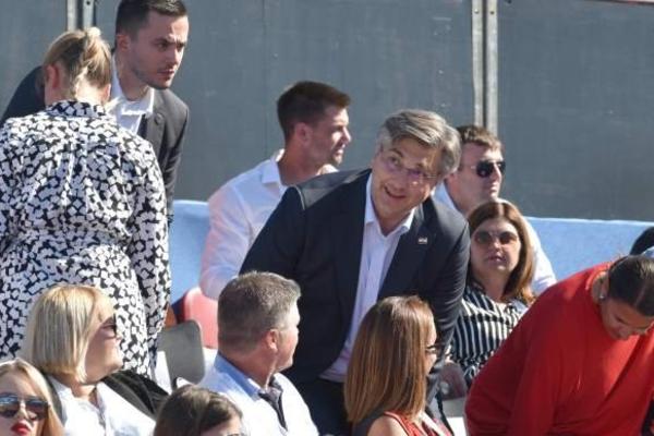 TURISTIČKA SEZONA NAM JE UNIŠTENA, BRAVO SUPERPAMETNI HRVATI: Novinar teško optužio Plenkovića i Adria Tour!