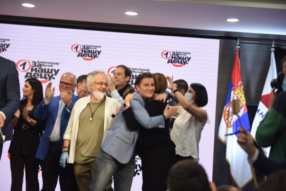 ANA BRNABIĆ JE NAJVEĆI ZAGRLJAJ SINOĆ DALA OVOJ ŽENI: Prepoznajete li je? (FOTO)