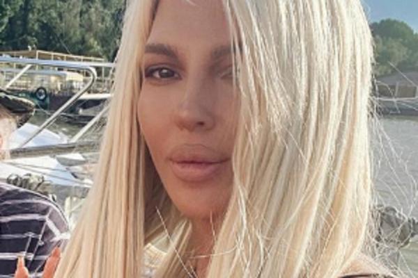 NIJE VIŠE MOGLA DA IZDRŽI, KARLEUŠA USLIKANA SA OVIM MUŠKARCEM! Njega voli više nego Duška, ne želi da krije