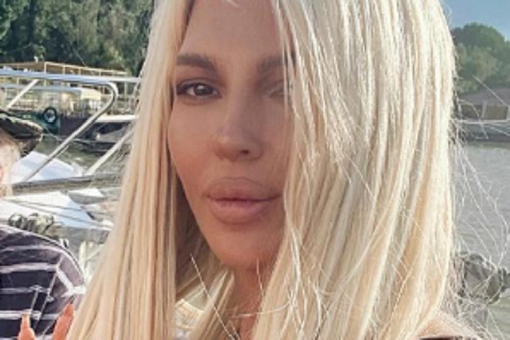 NIJE VIŠE MOGLA DA IZDRŽI, KARLEUŠA USLIKANA SA OVIM MUŠKARCEM! Njega voli više nego Duška, ne želi da krije