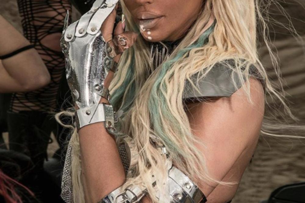 KARLEUŠA IZNENADA PROMENILA PROFESIJU, ODLUČILA DA SNIMI FILM!? Svako bi je poslao u rat da spasi Kosovo!