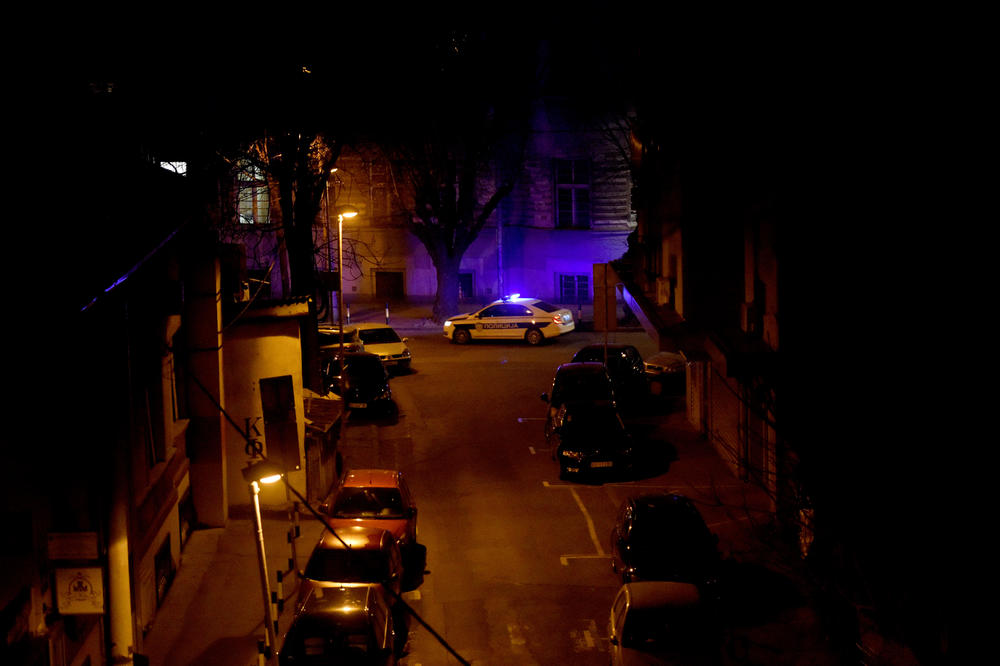 NOVOSAĐANIN UŠAO U PRODAVNICU PA IZVADIO LAŽNI PIŠTOLJ: Policija ostala u šoku kada ga je privela