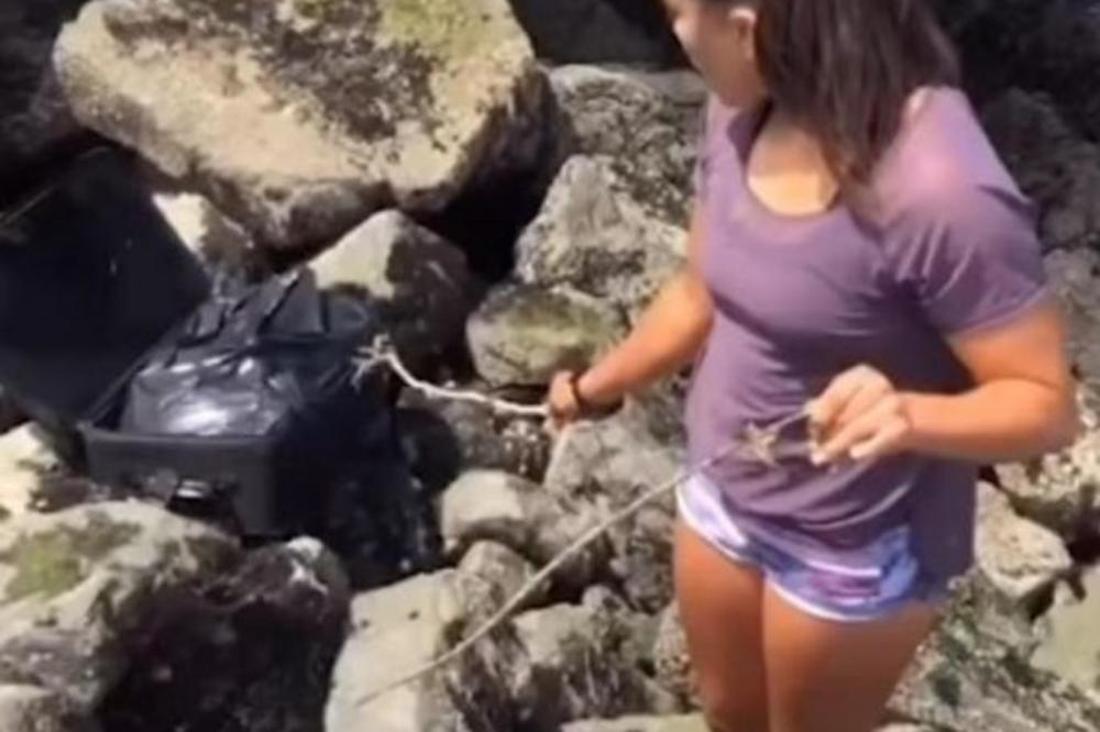 TINEJDŽERKE SU PRONAŠLE ČUDNI KOFER: Kad su ga otvorile, momentalno pozvale policiju (VIDEO)