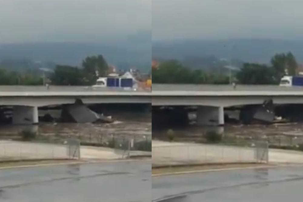 NAJDRAMATIČNIJI SNIMAK POPLAVA U SRBIJI: Splav je udario u nadvožnjak, ZDROBLJEN JE U SEKUNDI (VIDEO)