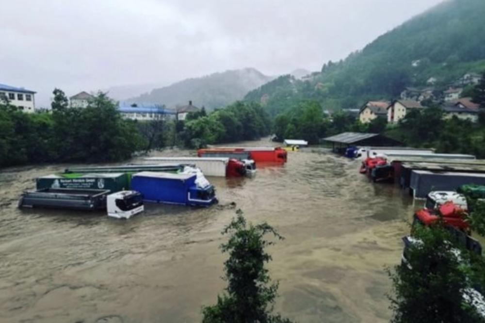SNAŽNO NEVREME ZAHVATILO REGION: U Bosni i Hercegovini jaka kiša i grad, u Hrvatskoj JAKI UDARI VETRA