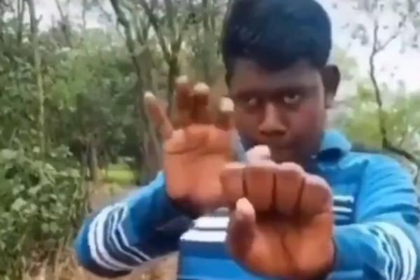 LJUDI SU GLEDALI OVAJ VIDEO HILJADU PUTA I NISU PROVALILI U ČEMU JE ŠTOS: Dečko je pravi majstor s rukama (VIDEO)