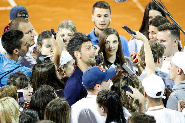 NIKAD GORA PLJUVAČINA PO NOVAKU: Uradio je sve da osvoji nagradu - za IDIOTA GODINE!