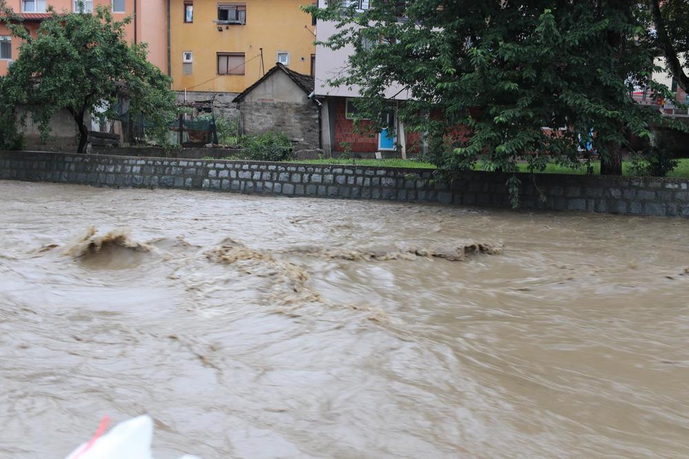 POSLE POPLAVA: Stanje u Ljuboviji pod kontrolom, počelo čišćenje