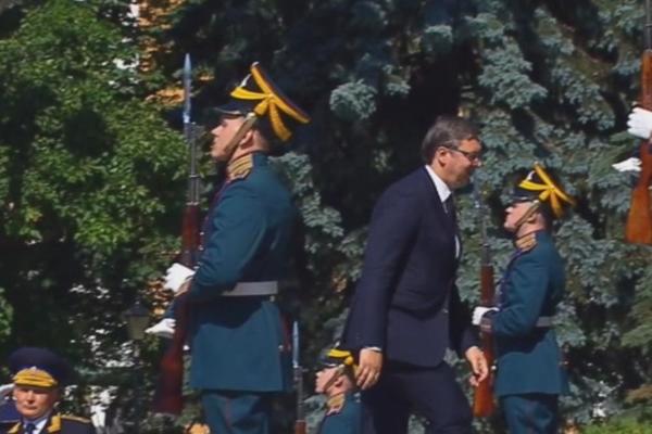 POČEO SPEKTAKL U RUSIJI, PUTIN PREDSTAVLJA NAJMOĆNIJE ORUŽJE! Vučić odmah iza predsednika Rusije