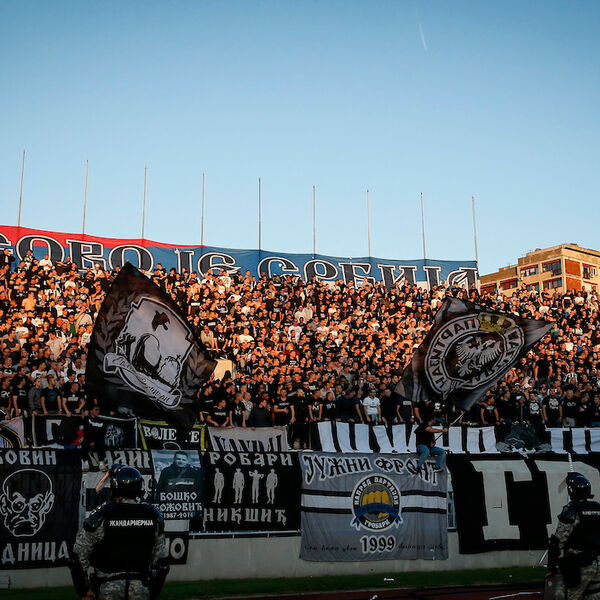 GROBARI DOČEKALI IGRAČE PARTIZANA U KRUŠEVCU: Sačekali su ih porukom koju nikad neće zaboraviti!