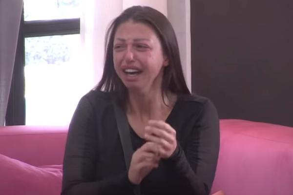 U STRASNOM ZANOSU! ISPLIVALA FOTKA NA KOJOJ TAKI GRLI NAJVEĆU NEPRIJATELJICU SVOJE ĆERKE: Kamera sve zabeležila!