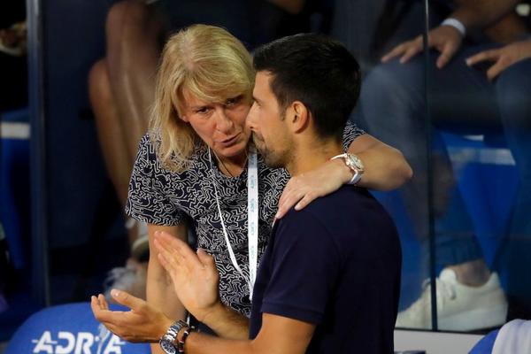 "MAMA, IZDAO SAM SAMOG SEBE", trenutak kada je poklekao Novak Đoković! Dijana je uvek tu da podrži sina!