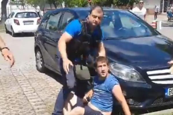 OVAJ ČOVEK JE TERORISAO GRAĐANE ISPRED OPŠTINE BUDVA: Pretukao momka i polomio mu pršljenove! (FOTO/VIDEO)