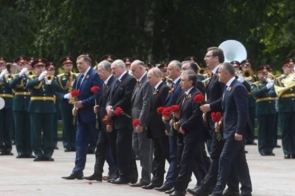 OVAJ DETALJ JE SVIMA PROMAKAO, A PRESUDAN JE! Da li ste primetili simbol na reveru predsednika Srbije? (FOTO)