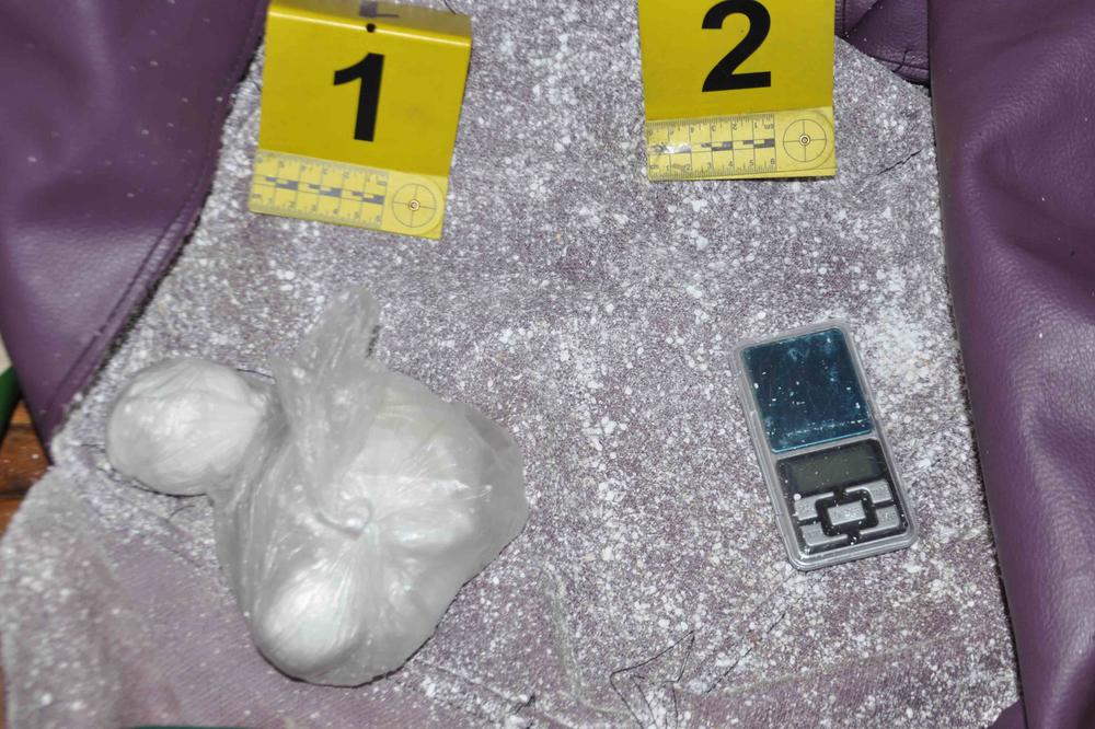 5 KILOGRAMA KOKAINA, HEROIN, 200 KOMADA MUNICIJE! Policija uhapsila dvojac u Beogradu, nema šta nisu imali