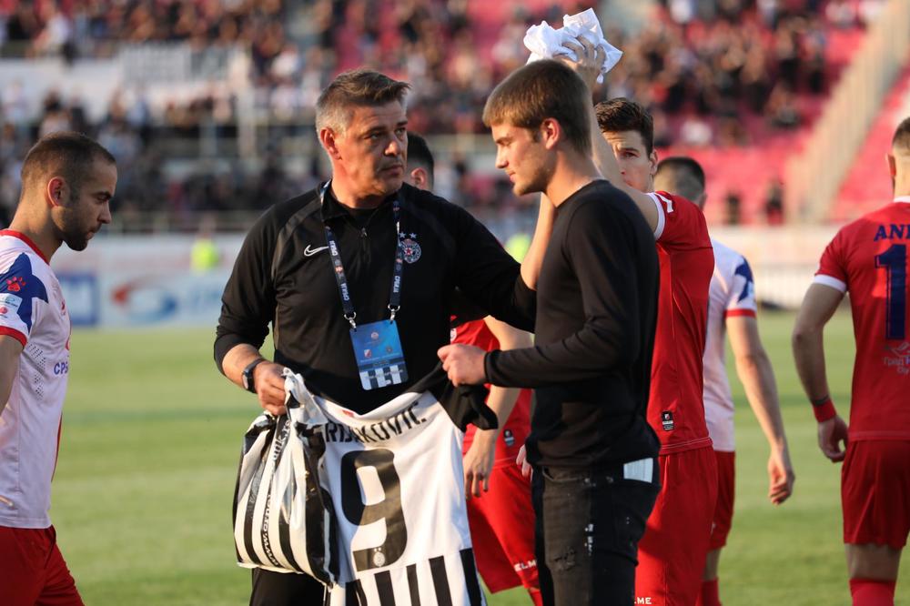 DIRLJIVA SCENA NA ČAIRU: Zbog ovog momka samo što nam suze nisu krenule!