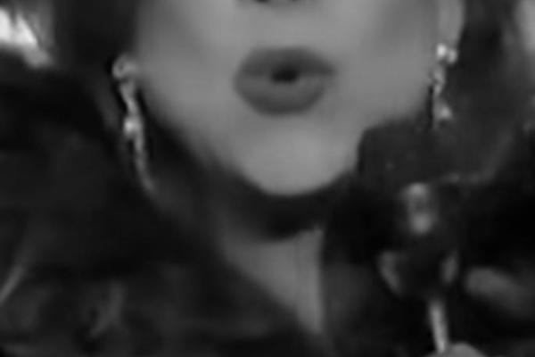 UMRLA JE PEVAČKA IKONA DEVEDESETIH! Svi se opraštaju od nje