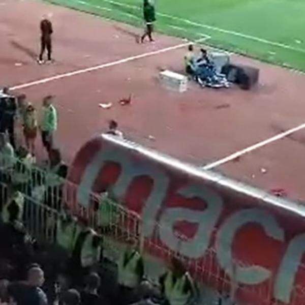 SKANDAL NA ČAIRU: Trener Vojvodine pogođen stolicom, policija intervenisala!