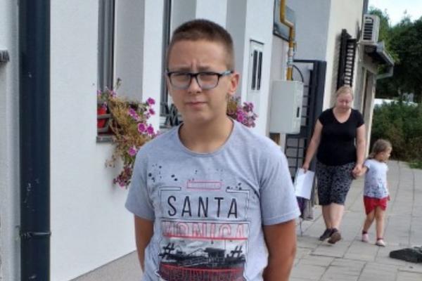 MALI IVAN (14) IMA OZBILJNIH PROBLEMA S VIDOM: Suma koja mu treba SVAKOG MESECA je za njegove roditelje NEDOSTIŽNA