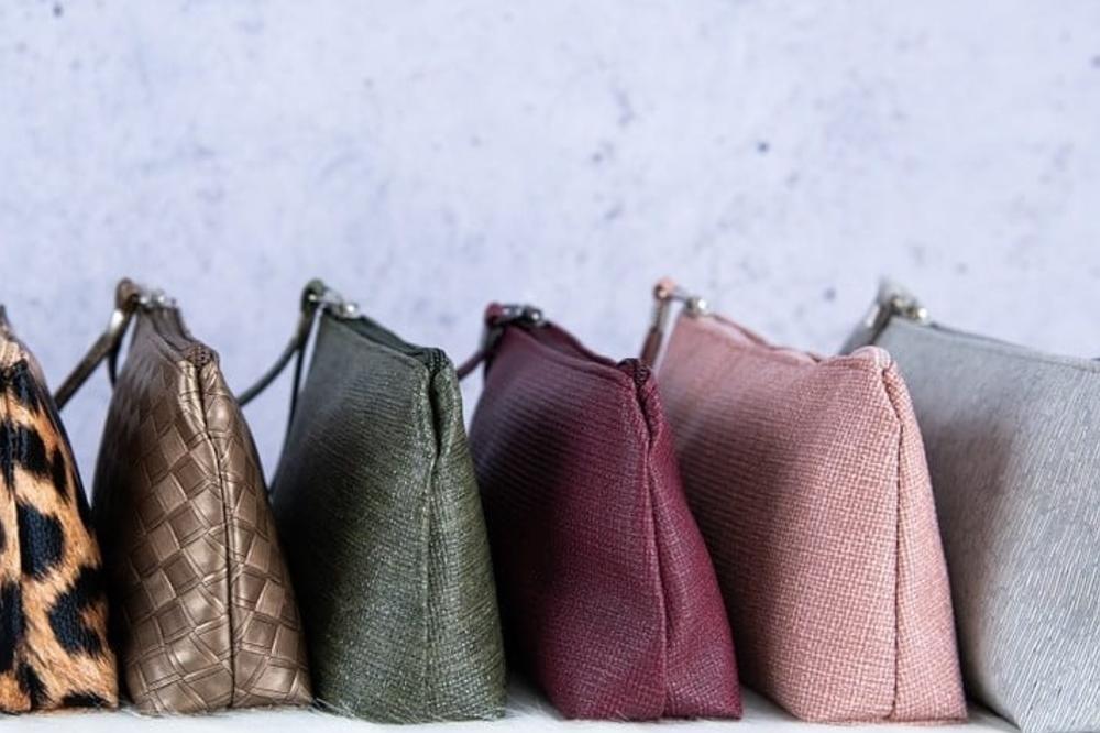 KVALITETAN KOZMETIČKI NESESER NEOPHODAN JE SVAKOJ DAMI: Ovi prelepi modeli od eko kože će vas oduševiti!