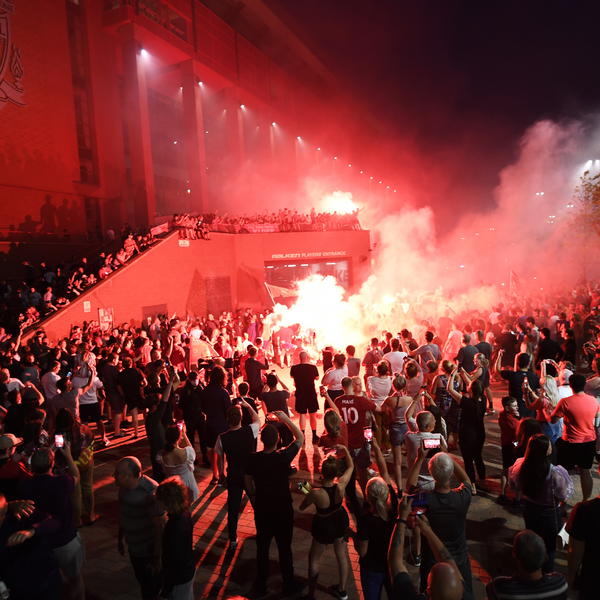 NAVIJAČI LIVERPULA PRETERALI U SLAVLJU: Masovno hapšenje kod Enfilda - policija morala da reaguje!