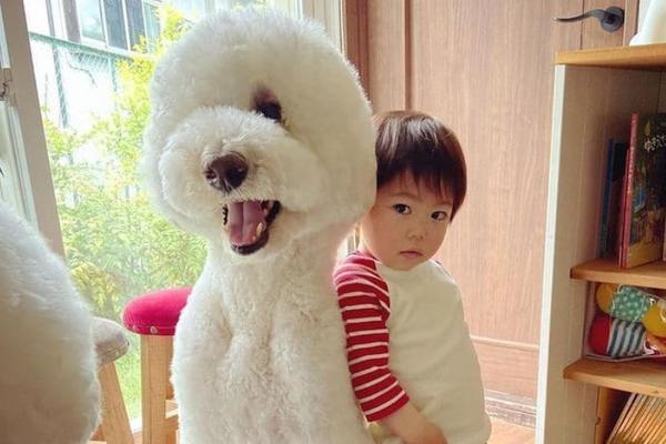 BAKA JE SLIKALA UNUKE SA PUDLAMA: Nešto je jako neobično na ovim slikama (FOTO)