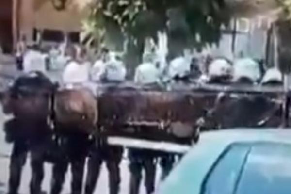 DECA SU BILA U UŽASNOM STANJU, IZNOSILI SMO IH: Novi detalji brutalnog divljanja policije u Budvi (VIDEO)