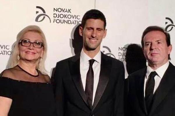 BOGOLJUB KARIĆ SE EMOTIVNO OBRATIO NOVAKU: Potresne reči podrške!