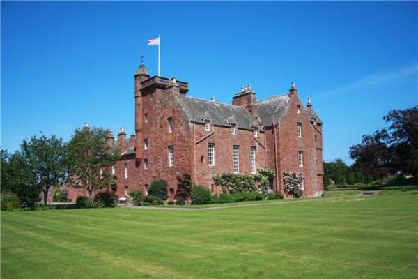 PRELEPI ZAMAK U ŠKOTSKOJ PRODAJE SE ZA SAMO 1 FUNTU! Ovo je razlog zbog kojeg ne može da nađe novog vlasnika!