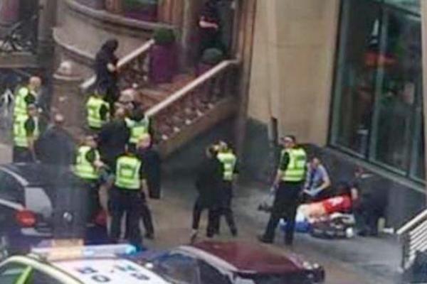 POJAVILI SE SNIMCI POKOLJA U GLAZGOVU: Ubijen i policajac, totalni haos na ulici usred dana! (VIDEO)