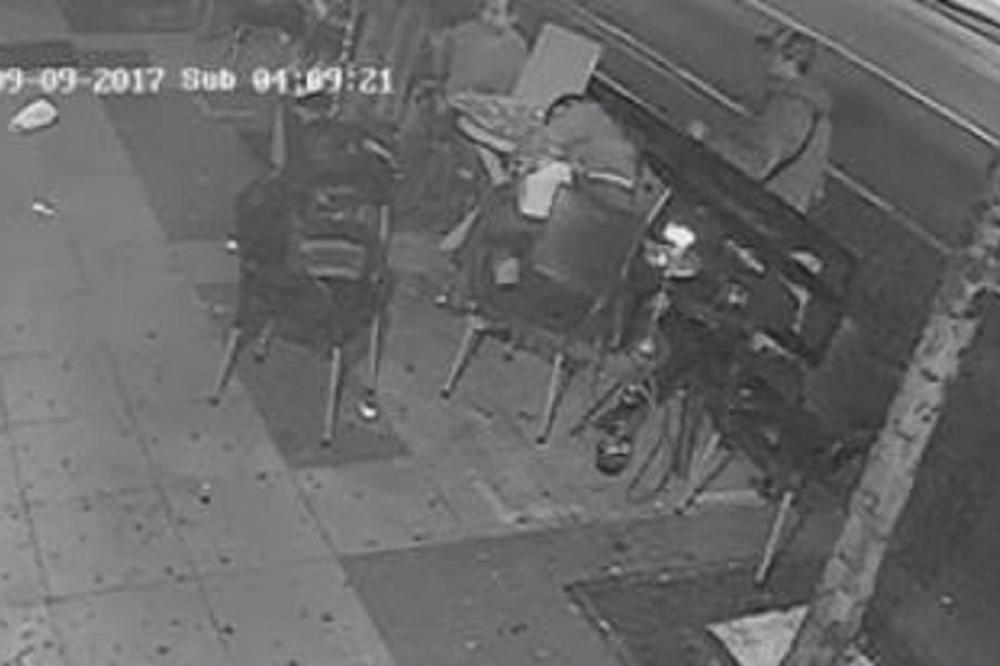 MOGRANTI OPLJAČKALI DEVOJKU USRED BEOGRADA! Ušla je u toalet, a onda je usledio haos! (FOTO)