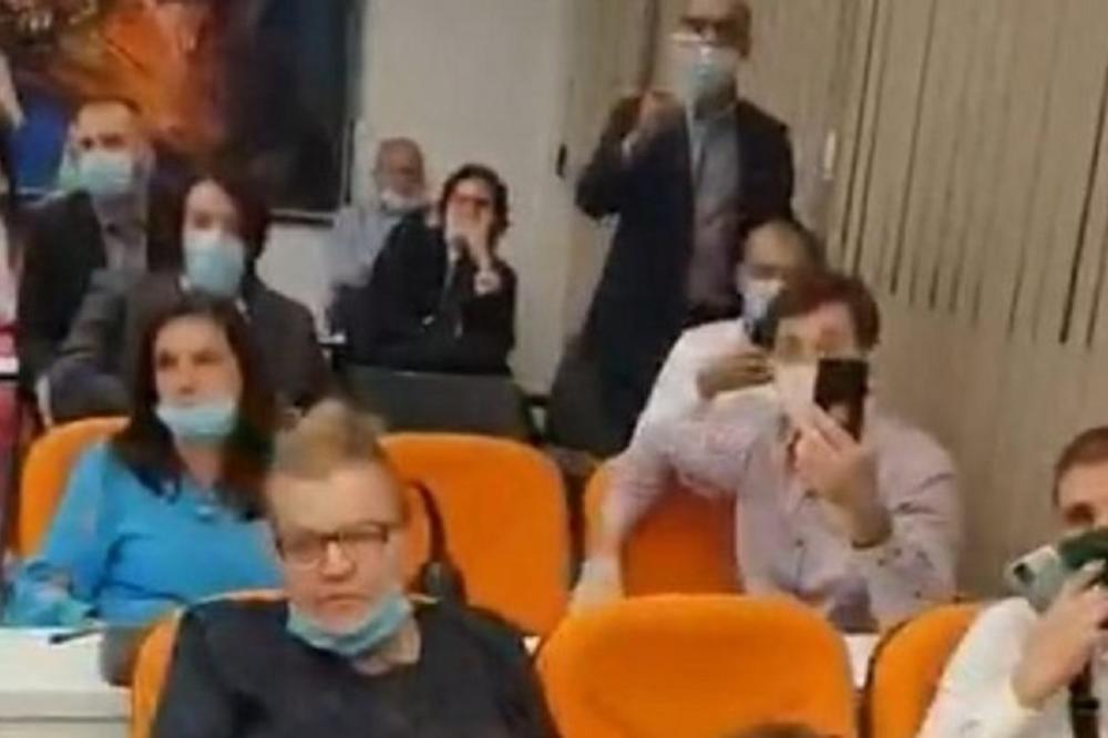 HAOS U BUDVI! BAČEN SUZAVAC NA SEDNICI, ODBORNICI PODIVLJALI: Ovo se ne pamti! (VIDEO)