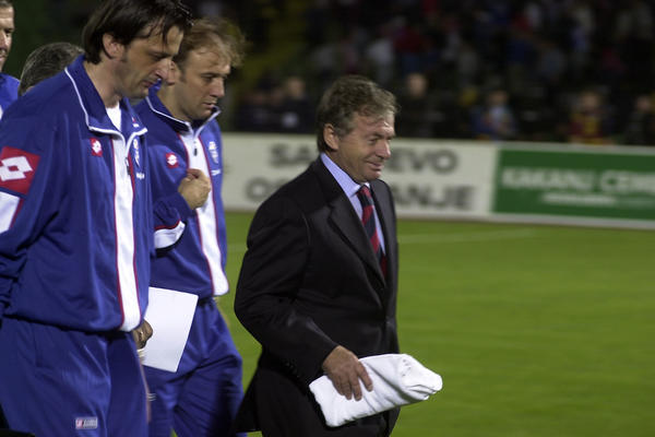 PETKOVIĆU JE CELA SRBIJA ZAMERILA SAMO JEDNO: Pozvao je sina u reprezentaciju, a onda je nastao totalni haos!